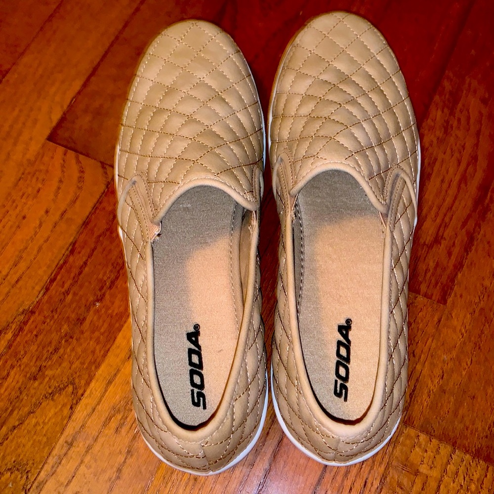 Soda Alone Quilted Sneakers Taupe size 10